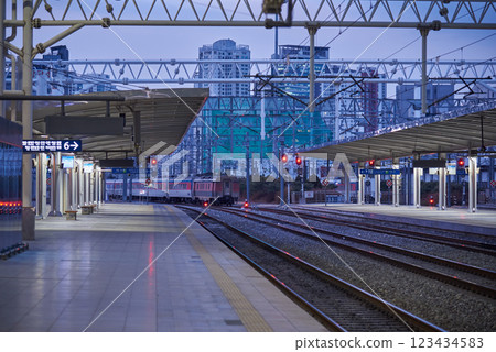 Platform of the Seoul station, high speed main railway station in Seoul, South Korea 123434583