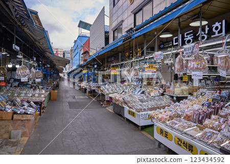 Jagalchi Fish Market the largest seafood market in Busan South Korea 123434592
