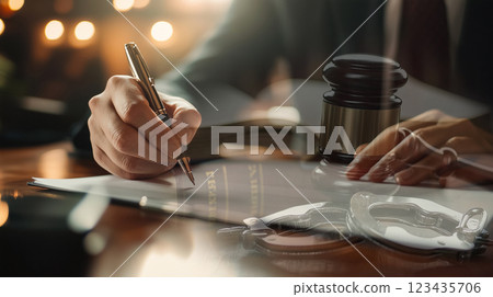 刑事司法程序、律師準備的法律合約 123435706