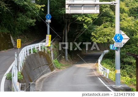 [Tokushima Prefectural Route 6] An intersection like Momowaka 123437930