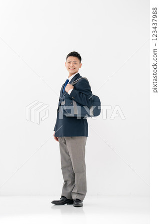 男孩，高中生，制服，書包 123437988