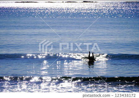 元旦的平靜海面:冬季的茅崎海岸 元旦的平靜海面:冬季的茅崎海岸 123438172