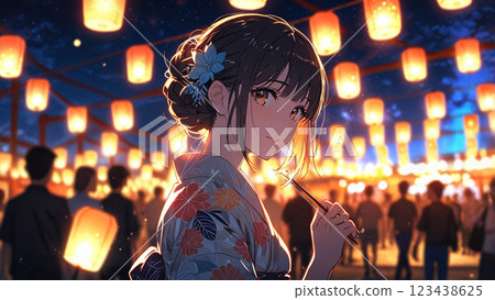 夜間在神社祈禱的女性 123438625