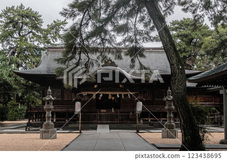 雨後的神社 123438695