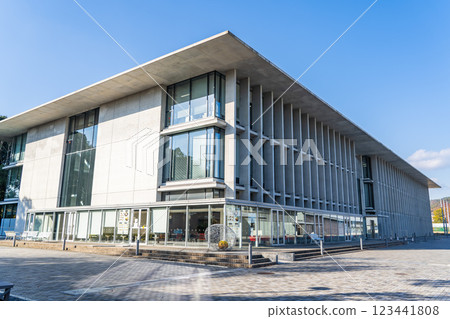 京都市左京區京都府立大學下鴨校區、教養教育聯合設施、稻盛紀念館（北山文化環境區） 123441808