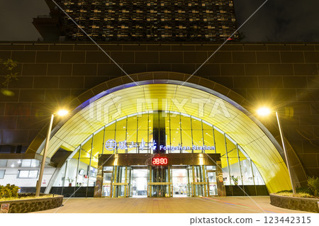 Building view of the Fongshan Statio in Kaohsiung, Taiwan. It is a railway station on the Taiwan Railways Administration Pingtung line. Building view of the Fongshan Statio in Kaohsiung, Taiwan. It is a railway station on the Taiwan Railways Administration Pingtung line. 123442315