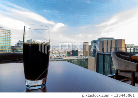 從 JP Tower Osaka (KITTE Osaka) 的大阪站飯店餐廳看到的 Umekita 123443061