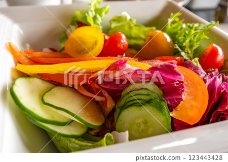 北海道東山二世谷村麗思卡爾頓度假酒店的早餐沙拉 123443428