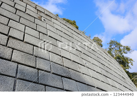 Retaining wall 123444940