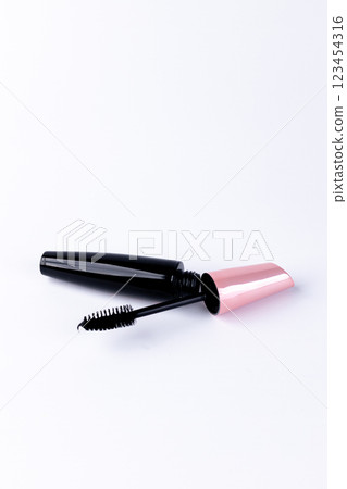 Elegant Collection of Makeup Essentials Featuring a Stunning Black Mascara and Pink Packaging for a Chic Look 123454316
