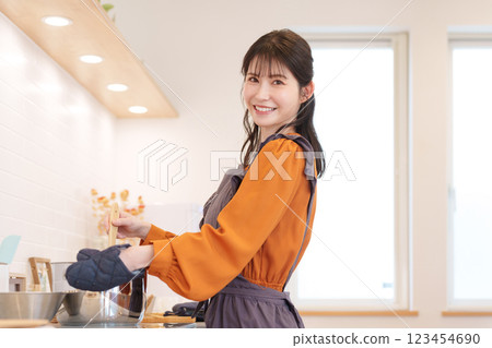 A woman who cooks in the kitchen 123454690