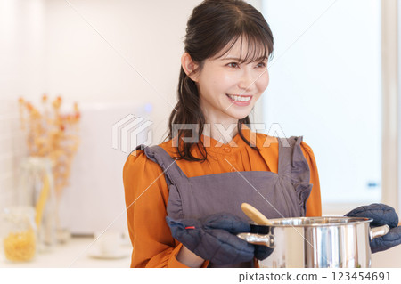 A woman who cooks in the kitchen 123454691