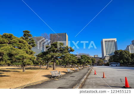[Chiyoda-ku, Tokyo] Nature and urban landscapes of the Imperial Palace Outer Gardens 123455123