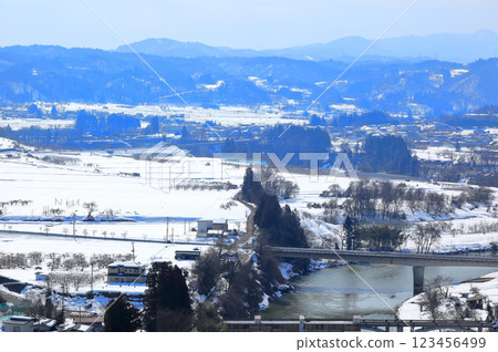 A bird's-eye view of the winter scenery of Oe Town from the observation deck at Tateyama Park A bird's-eye view of the winter scenery of Oe Town from the observation deck at Tateyama Park 123456499