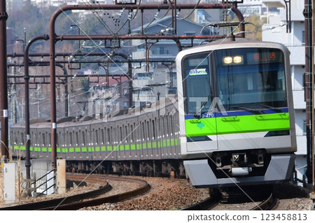 Toei Shinjuku Line 10-470F 123458813