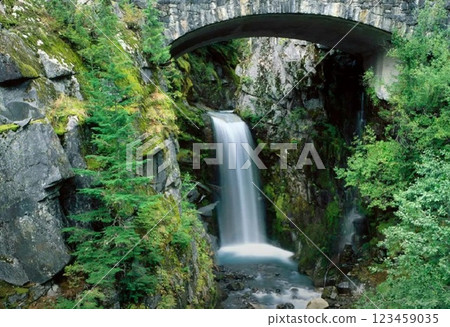 Wooden walkway, between mountains, rivers, bridges, gorges, rocks, and peaks 123459035