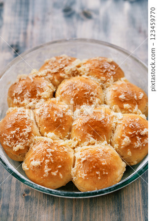 Ruddy buns with garlic lie on a plate on the table 123459770