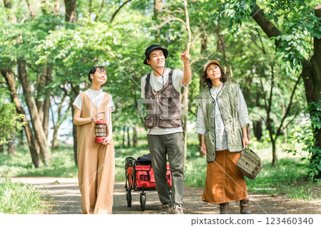 Families enjoying camping and glamping at a campsite 123460340