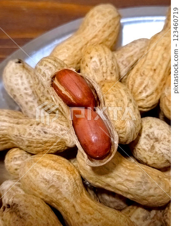 盤子裡的花生 123460719