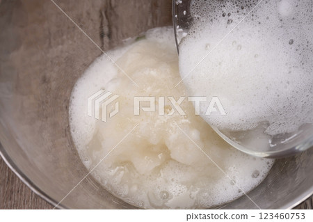 The process of making steamed turnip 123460753