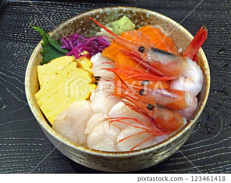 Seafood bowl, three-color bowl, sweet shrimp, scallop salmon Seafood bowl, three-color bowl, sweet shrimp, scallop salmon 123461418