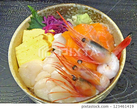 Seafood bowl, three-color bowl, sweet shrimp, scallop salmon Seafood bowl, three-color bowl, sweet shrimp, scallop salmon 123461419