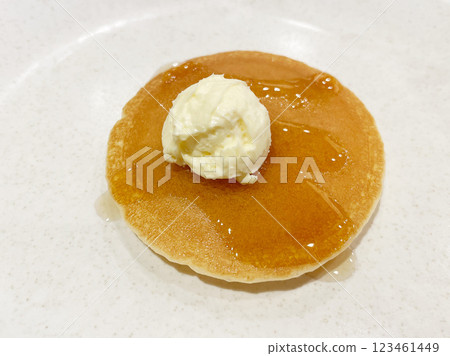 煎餅配打發的奶油 123461449