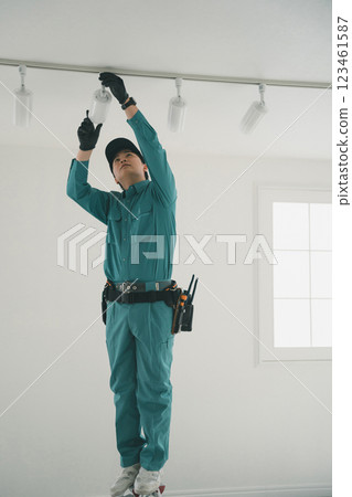 Electrical worker  123461587