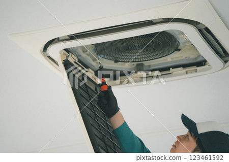 Electrical worker  123461592