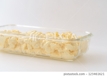美味的奶油通心粉和雞蛋沙拉(用於三明治、早餐等) - 3:2 美味的奶油通心粉和雞蛋沙拉(用於三明治、早餐等) - 3:2 123461621