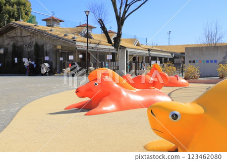 Itabashi City Children's Zoo: Animal-shaped play equipment 123462080