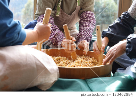 做味噌的女人 123462894