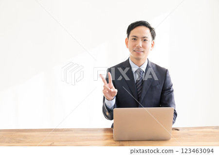 看個人計算機的商人 看個人計算機的商人 123463094