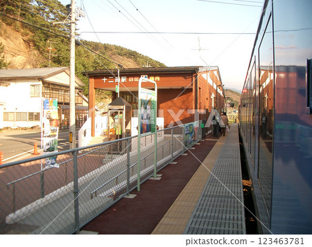 青森縣 JR五能線十二子站月台 青森縣 JR五能線十二子站月台 123463781