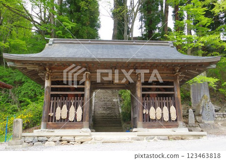 Shinshu Matsumoto Temple Hofukuji Temple is a Soto Zen temple whose main image is the Thousand-Armed Kannon from the Kamakura period. 123463818