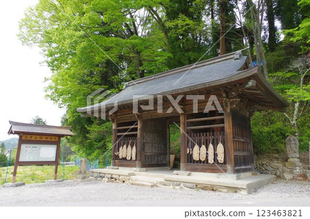 Shinshu Matsumoto Temple Hofukuji Temple is a Soto Zen temple whose main image is the Thousand-Armed Kannon from the Kamakura period. 123463821