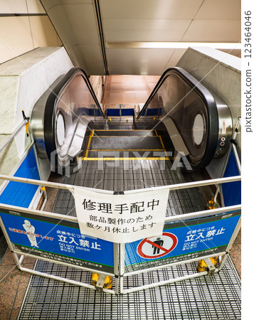 因故障而停止使用的自動扶梯 因故障而停止使用的自動扶梯 123464046