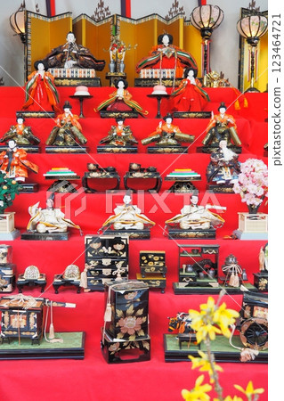 Hinamatsuri dolls and seasonal decorations 123464721