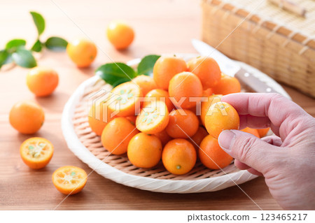 Miyazaki Prefecture kumquats (wood grain background) 123465217