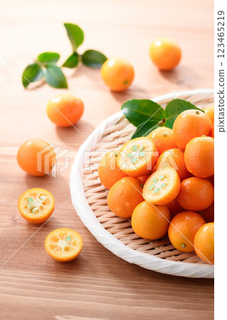 Miyazaki Prefecture kumquats (wood grain background) 123465219
