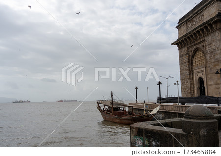 印度門和孟買停泊的船隻 123465884