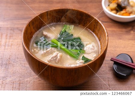 Spinach and pork miso soup 123466067