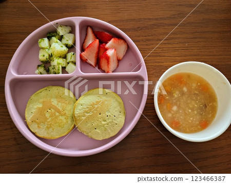 Nutritious baby food Nutritious baby food 123466387