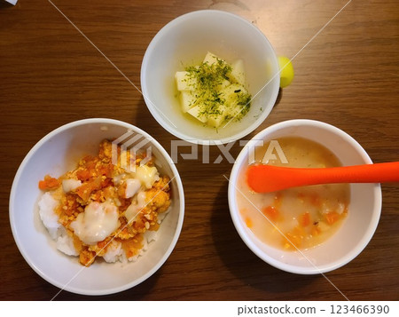 Nutritious baby food Nutritious baby food 123466390
