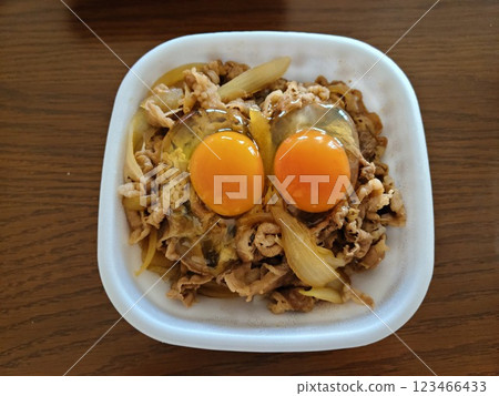 特大牛肉蓋飯佐雙份生蛋 特大牛肉蓋飯佐雙份生蛋 123466433