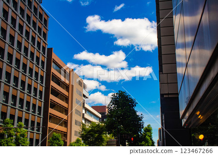 [Kyoto scenery] Sky and buildings on Karasuma Street 123467266