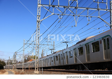 A train bound for Chuo-Rinkan leaves Minami-Kurihashi Station and heads towards Tokyo. 123469830