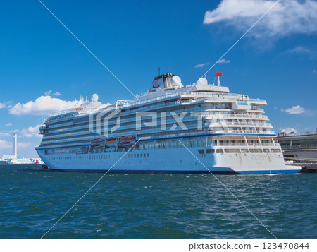 The Viking Eden (Viking Ship) moored at Osanbashi Pier in February 2025 123470844