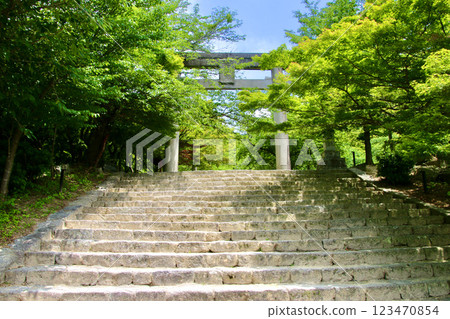 Kamado Shrine, approach to the shrine (Dazaifu City, Fukuoka Prefecture) 123470854