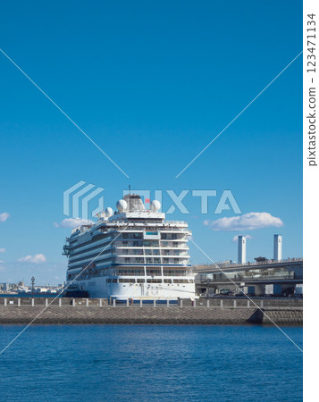 The Viking Eden (Viking Ship) moored at Osanbashi Pier in February 2025 123471134